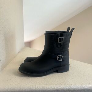 Sam Edelman women sz 9 Keigan Boots Croc Embossed black rain boots S Waterproof